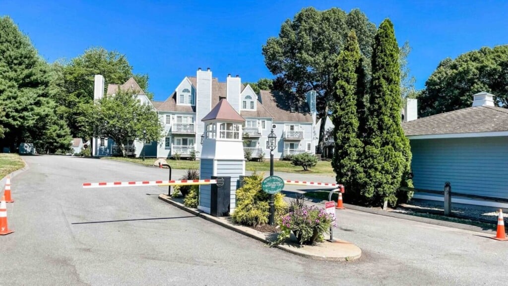 Private Gated Entry into the Villas at Norwich Inn & Spa