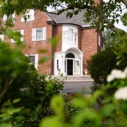 Welcome to the Spa at Norwich Inn! Our Villas are steps away from the front entrance to the Inn. Book a relaxing spa package to complete your stay!