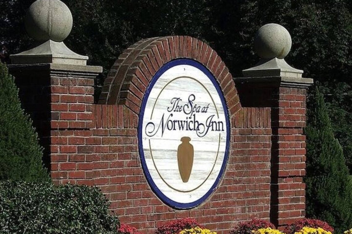 Welcome to the Spa at Norwich Inn! Our Villas are steps away from the front entrance to the Inn. Book a relaxing spa package to complete your stay!