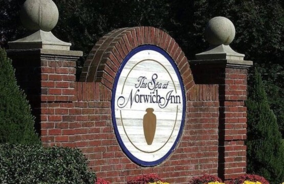 Welcome to the Spa at Norwich Inn! Our Villas are steps away from the front entrance to the Inn. Book a relaxing spa package to complete your stay!
