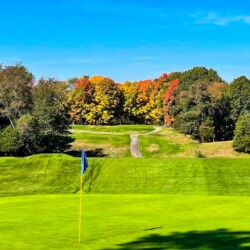 Enjoy a trip to Connecticut in the Fall and venture out on a leisure fall foliage drive to experience the vibrant scenery and falling leaves. You’ll never want to visit anywhere else this time of year!