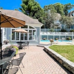 Come enjoy this Complimentary Clubhouse (Clubhouse 1) during your stay! Just a short walk from your villa and features a jacuzzi, sauna, and cardio room! A laundry facility is also available (fees apply).