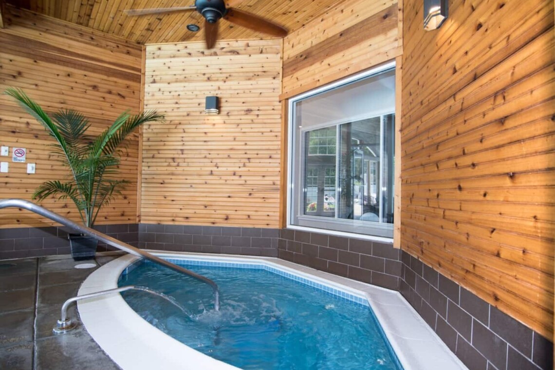 Your hot tub is located in ClubHouse 1. Short two-minute walk and is open year-round! Remember to wear your orange wristbands! These will be provided upon check-in.