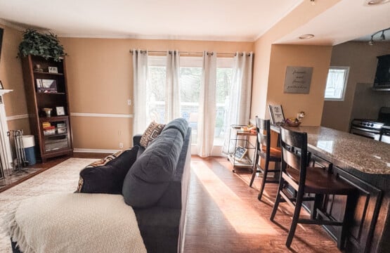 Open and bright living space.