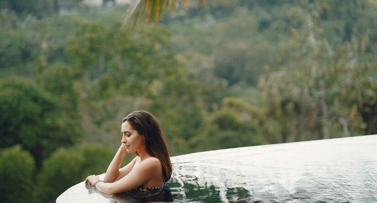 woman swimming pool jungle view 1157 33609 1